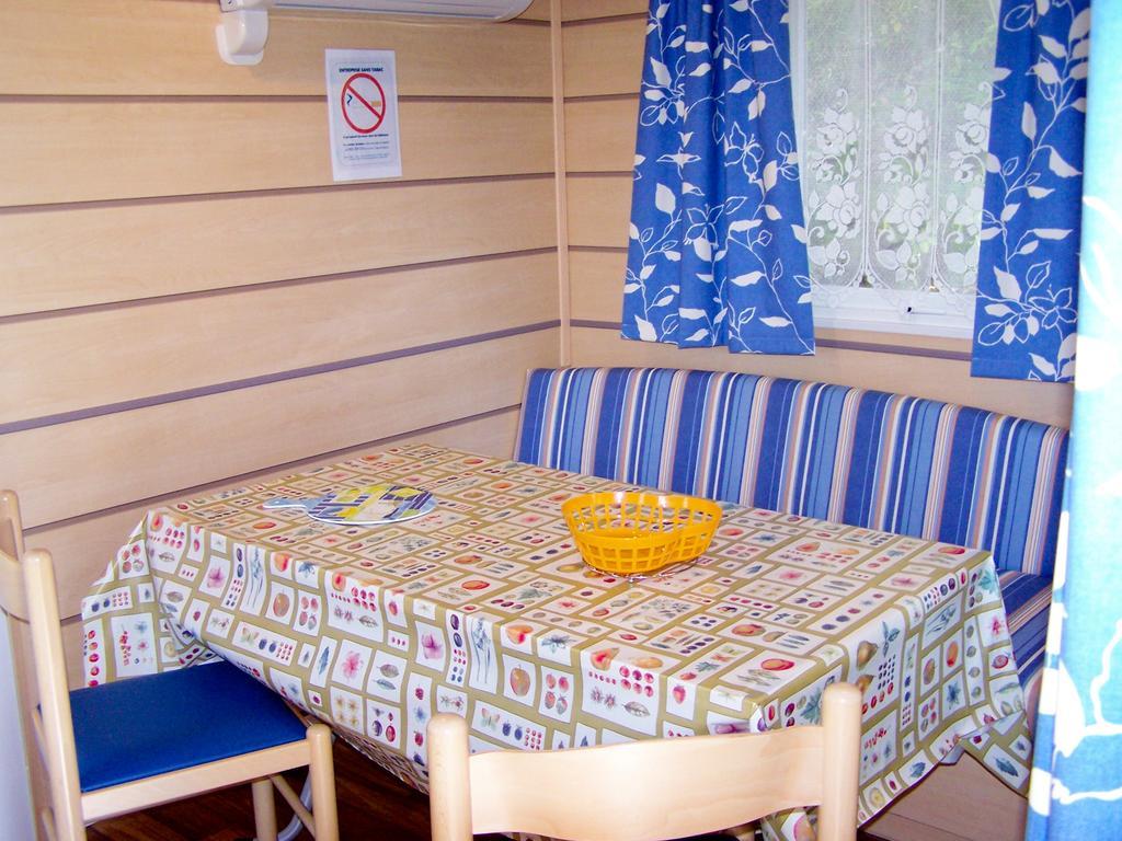 Le Bourdieu Otel Durfort  Oda fotoğraf
