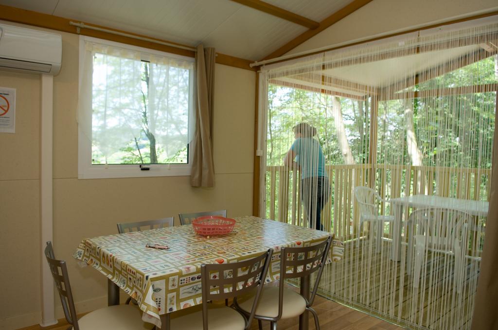 Le Bourdieu Otel Durfort  Oda fotoğraf